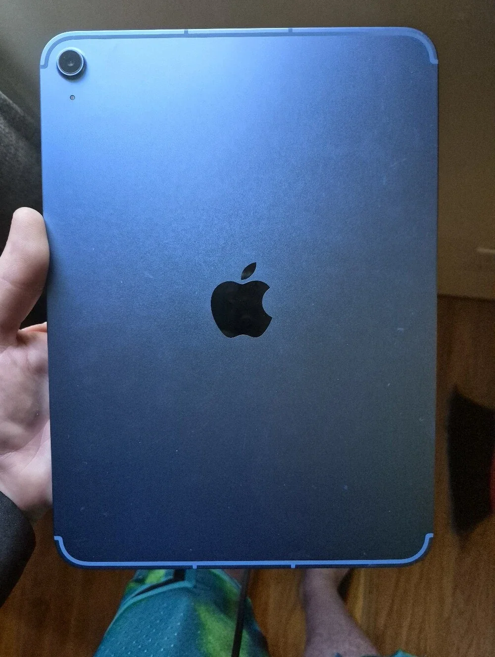 Apple iPad Mini in Blue - Compact High-Resolution Tablet